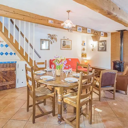 Holiday home Stunning In With Kitchen