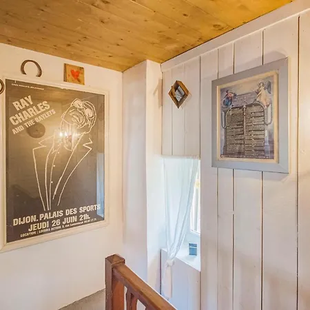 Holiday home Stunning In With Kitchen